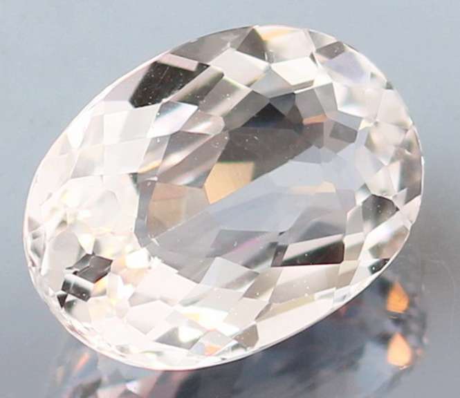 Stunning 8.29ct UNTREATED diamond white Topaz