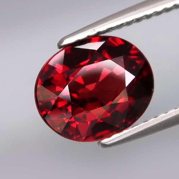 Top cherry red VS 3.18ct Rhodolite Garnet