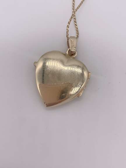 14kt Yellow Gold Heart Locket Pendant Necklace
