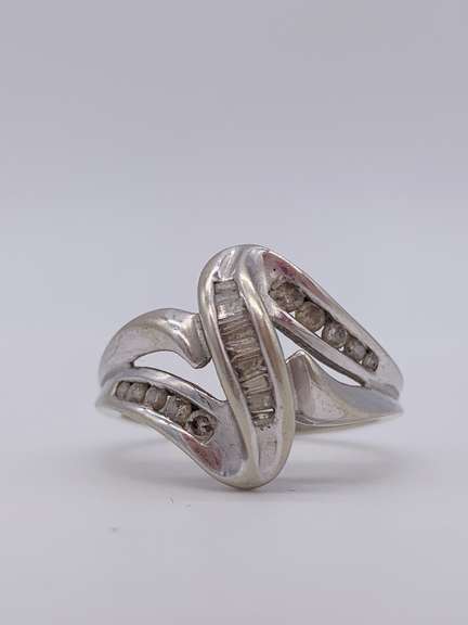 10kt White Gold & Diamond Ring