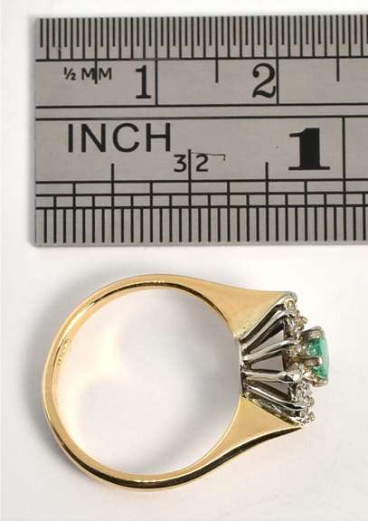 Sweet 18k Emerald & Diamond Ring