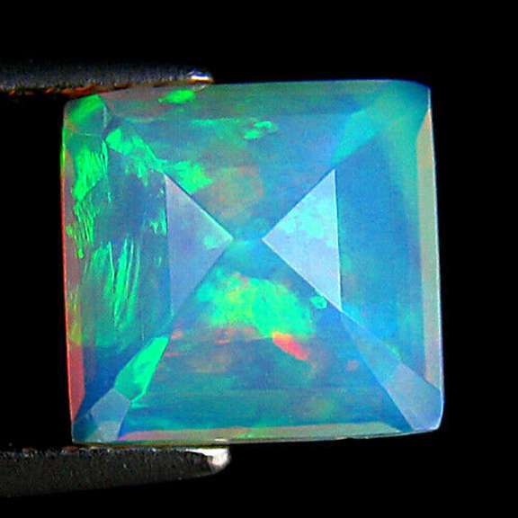 Princess cut continuous flashing 1.94ct Welo Opal