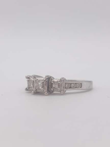 14kt Gold & Diamond Wedding Ring