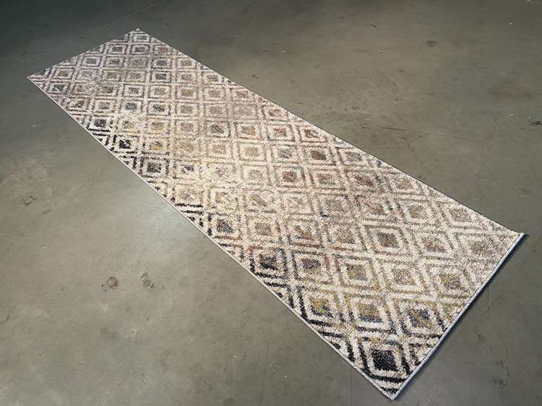 STUNNING MODERN RUNNER 8'