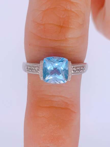 14kt Gold Blue Topaz & Diamond Cocktail Ring