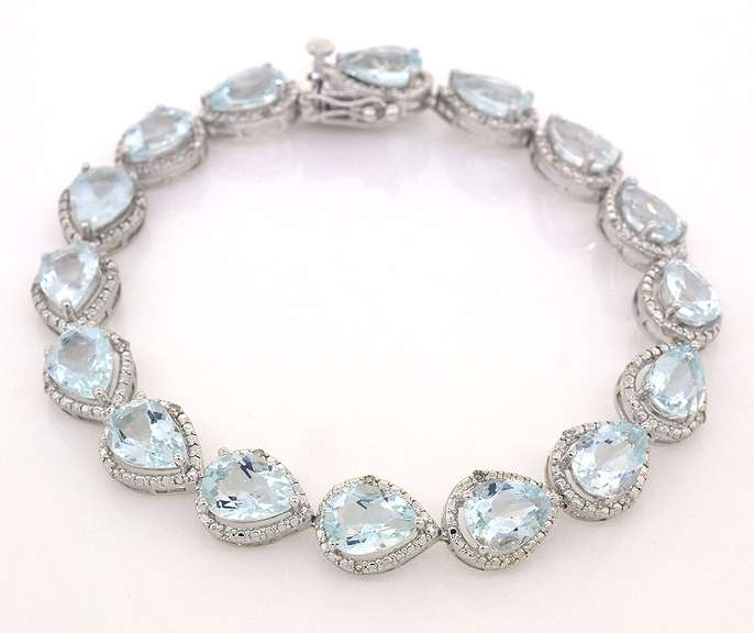 Delightful Aquamarine & Diamond Bracelet in Sterling Silver