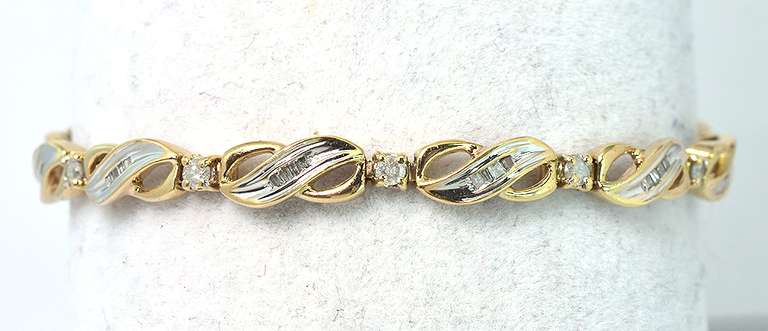 Chic Diamond Bracelet in Yellow Gold