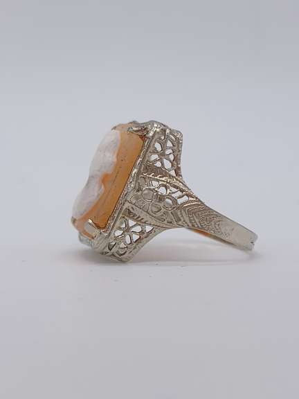 Vintage 14kt Gold Cameo Cocktail Ring