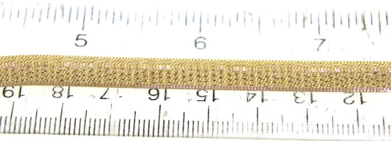 Luxurious Yellow Gold Textured Hearringbone Necklace