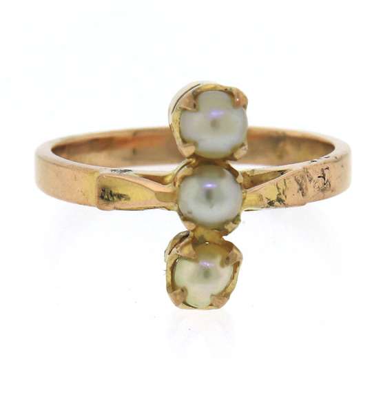Pretty 20kt Yellow Gold 3 Pearl Ring