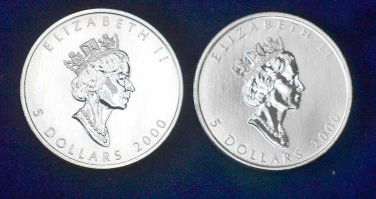 Lot of 2 2000 Canada Maple Leaf 1OZ Silver Coins