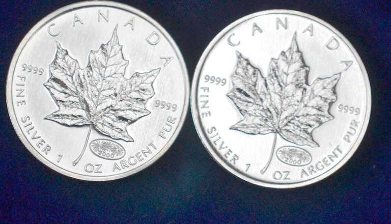 Lot of 2 2000 Canada Maple Leaf 1OZ Silver Coins