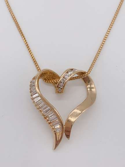 14kt Yellow Gold Diamond Pendant Necklace