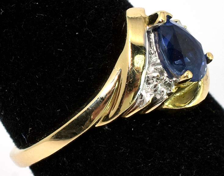 Elegant Pear-Cut Sapphire & Diamond Accent Ring in Yellow Gold