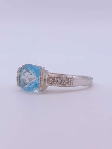 14kt Gold Blue Topaz & Diamond Cocktail Ring
