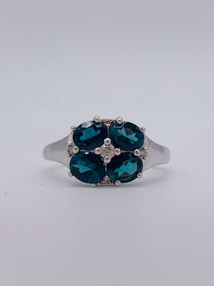 Beautiful 14kt Gold, Blue Sapphire, & Diamond Cocktail Ring