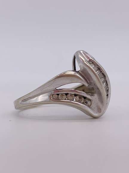 10kt White Gold & Diamond Ring