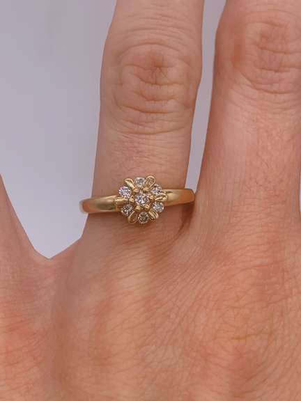Beautiful 14kt Gold & Diamond Ring