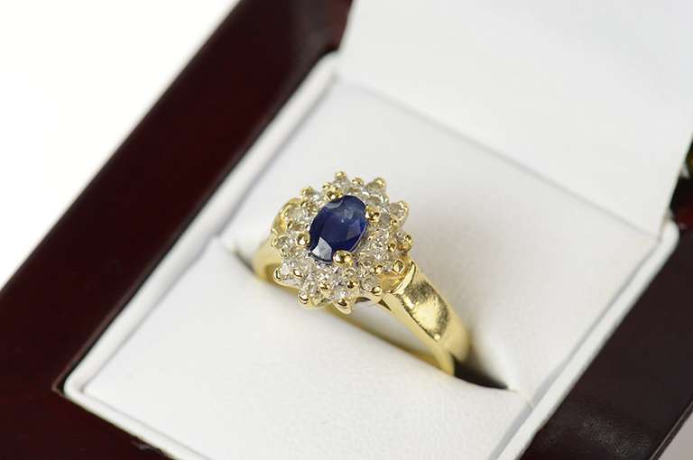 10K Yellow Gold 0.65 Ctw Oval Sapphire Diamond Cluster Halo Ring