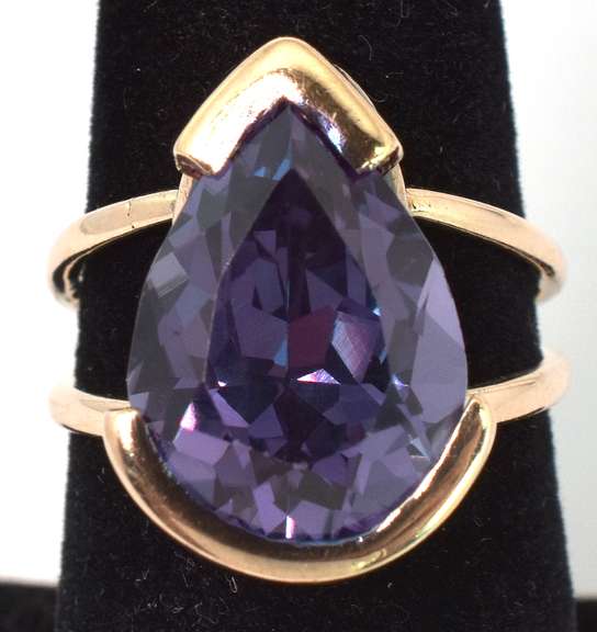 Majestic 10.7CT Color-Change Sapphire Ring in 14KT Yellow Gold