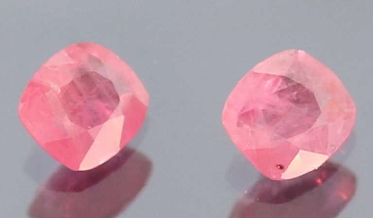 Top crystal! Top pink! 1.01ct set of cushion cut Rubies -Heated only!