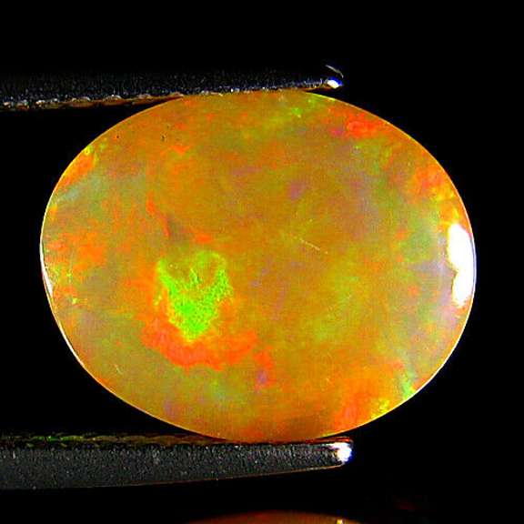 Smoldering flashing 2.92ct floral patterned Opal