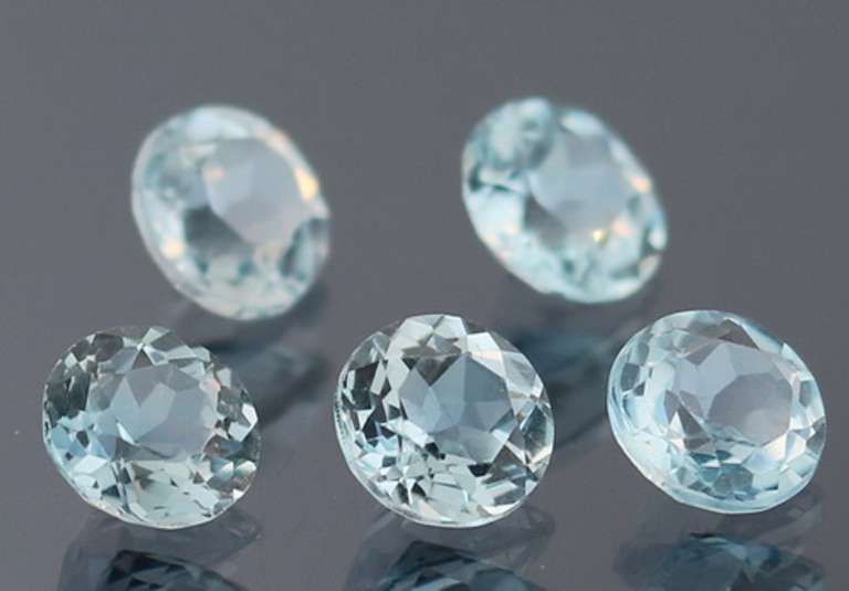 5 piece 5.03ct glittering sky blue Topaz set