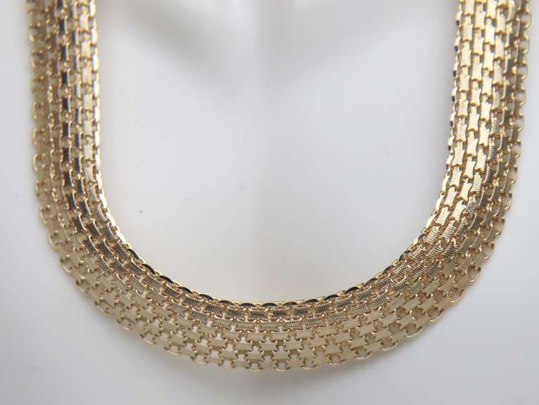 Majestic Yellow Gold Bismark Necklace
