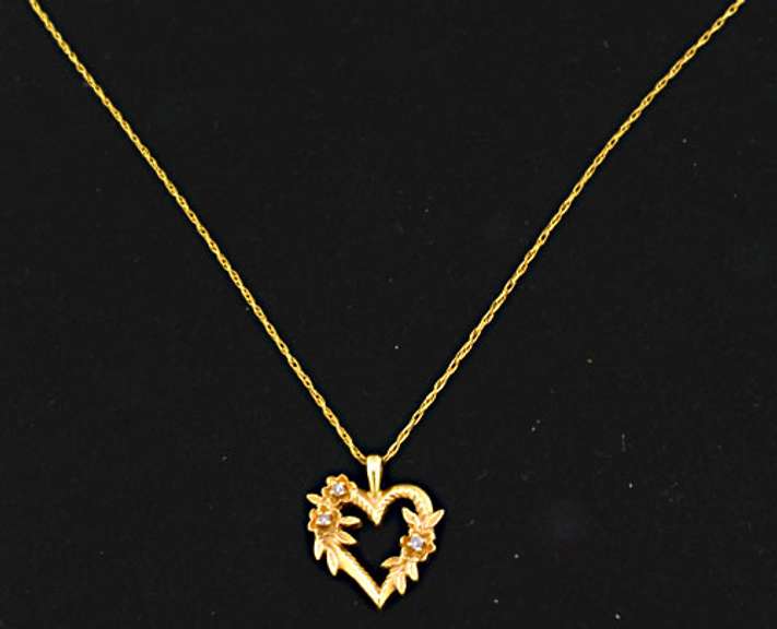 Feminine 14kt Diamond Heart Pendant Necklace