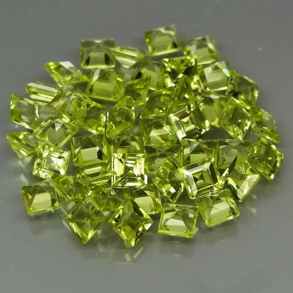 Princess cut Unheated! 7.13ct 3mm Peridot set