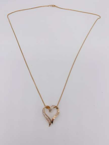 14kt Yellow Gold Diamond Pendant Necklace