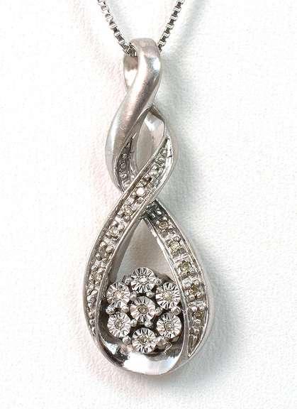 Classy Twisted Diamond Chip Necklace in Sterling Silver