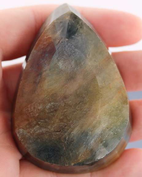 Impressive 657ct untreated metallic shimmer Sapphire