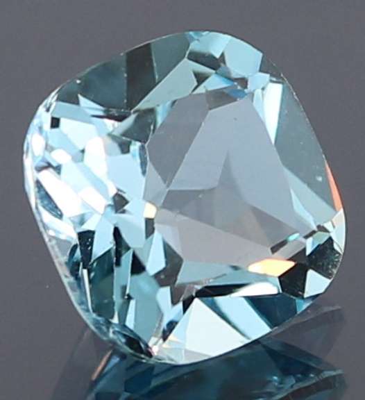 Simply stunning 4.88ct 10mm cushion cut Topaz