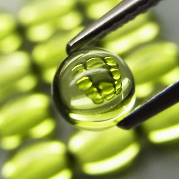 Pristine 8.03ct 12pc lime green Peridot set