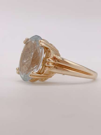 10kt Gold Blue Topaz Cocktail Ring