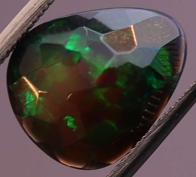 Rainbow flashing 2.84ct Black Opal