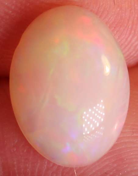 2.65ct white Welo Opal
