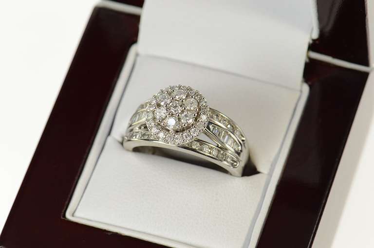 10K White Gold 0.99 Ctw Diamond Halo Classic Engagement Ring