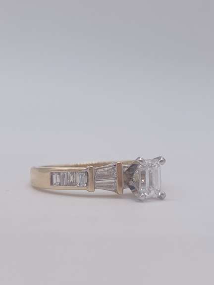 14kt Gold Diamond Engagement Ring