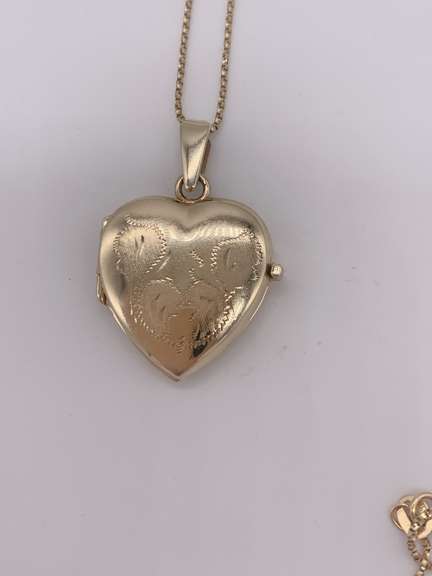 14kt Yellow Gold Heart Locket Pendant Necklace