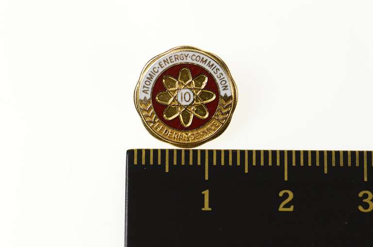 10K Yellow Gold Atomic Energy Commission 10 Years Lapel Pin/Brooch