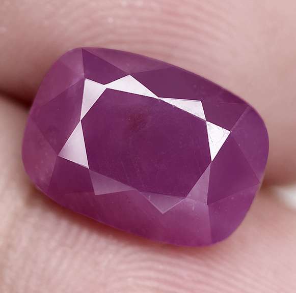Heavy 6.19ct UNHEATED violet red Ruby