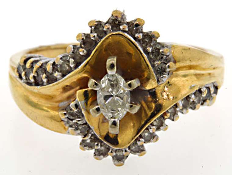 Fashionable 14kt Marquise Diamond Ring