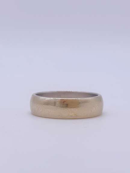 14kt Solid Gold Wedding Band- Size 5.5
