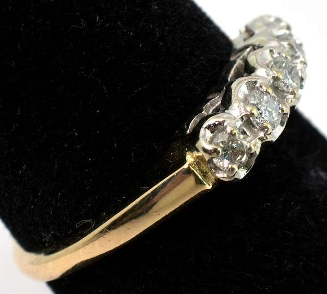 Sparkling 5-Diamond Band in 14KT Yellow Gold