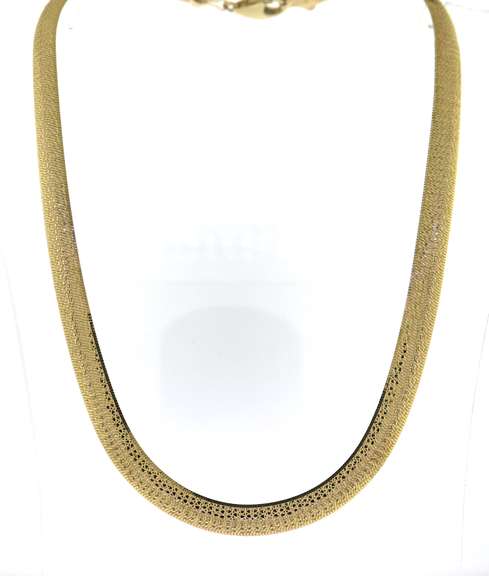 Luxurious Yellow Gold Textured Hearringbone Necklace