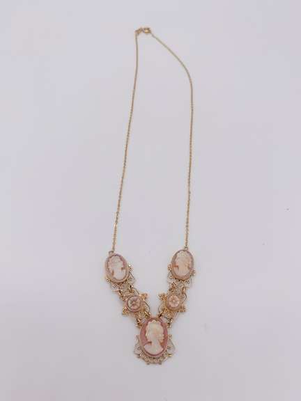 14kt Yellow Gold Cameo Pendant Necklace