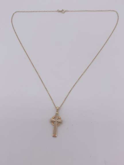 14kt Yellow Gold Cross Pendant Necklace