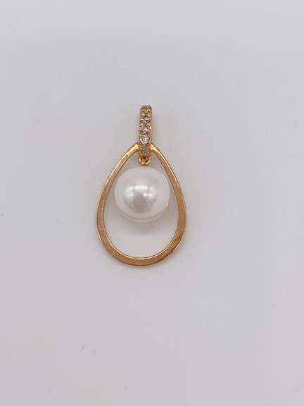 14kt Yellow Gold & Pearl Pendant